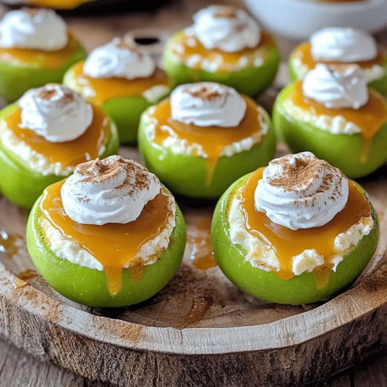 Für die Cheesecake Stuffed Baked Apples benötigst du: - 4 große Granny Smith Äpfel - 225 g Frischkäse (weich) - 100 g Zucker - 1 Teelöffel Vanilleextrakt - 1/2 Teelöffel Zimt - 1/4 Teelöffel Muskatnuss - 50 g zerbröselte Graham-Cracker - 30 g gehackte Walnüsse (optional) - 60 ml Karamellsauce (zum Beträufeln) - Schlagsahne (zum Servieren) Wähle frische Granny Smith Äpfel. Diese Äpfel haben die perfekte Balance zwischen süß und sauer. Achte darauf, dass der Frischkäse weich ist. So lässt er sich leicht mischen. Verwende echte Vanille für den besten Geschmack. Du kannst auch einen hochwertigen Zimt und frische Muskatnuss verwenden. Diese Gewürze geben der Füllung ein tolles Aroma. Wenn du Laktoseintoleranz hast, nutze laktosefreien Frischkäse. Er schmeckt genauso gut! Für eine glutenfreie Option, ersetze die Graham-Cracker durch glutenfreie Kekse. Wenn du Nüsse nicht magst, lass die Walnüsse einfach weg. Nutze anstelle von Karamellsauce eine fruchtige Sauce, wie Himbeersoße, um Abwechslung zu bieten. Der erste Schritt ist einfach. Heize deinen Ofen auf 175°C vor. Das sorgt für eine gleichmäßige Hitze. Lege eine Auflaufform mit Backpapier aus. So bleibt nichts kleben. Dies ist wichtig, um das Backen zu erleichtern und die Reinigung zu vereinfachen. Nimm die großen Granny Smith Äpfel, die du gewählt hast. Verwende einen Apfelentkerner oder ein scharfes Messer. Entferne das Kerngehäuse, aber lass den Boden des Apfels intakt. So bleibt die Füllung drin. Die Äpfel sollten gut aussehen und stabil stehen. Du kannst sie leicht auf ein Schneidebrett stellen, um die Arbeit einfacher zu machen. Jetzt kommt der spaßige Teil. Nimm eine Rührschüssel und gib dort den weichen Frischkäse hinein. Füge Zucker, Vanilleextrakt, Zimt und Muskatnuss hinzu. Schlage alles glatt und cremig. Das dauert nur ein paar Minuten. Dann hebe die zerbröselten Graham-Cracker und die gehackten Walnüsse unter die Mischung. Diese geben einen knusprigen Biss. Fülle jeden Apfel großzügig mit der Cheesecake-Mischung. Drücke die Füllung leicht nach unten, damit sie gut gefüllt sind. Achte darauf, dass du nicht überfüllst. Stelle die gefüllten Äpfel aufrecht in die vorbereitete Auflaufform. Jetzt sind die Äpfel bereit für den Ofen. Backe sie 25-30 Minuten lang. Sie sind fertig, wenn die Äpfel zart sind und die Füllung goldbraun aussieht. Lass sie nach dem Backen ein paar Minuten abkühlen. Das ist wichtig, damit die Füllung stabil bleibt. Um die beste Füllung zu machen, achte darauf, den Frischkäse gut zu vermischen. Er sollte weich sein, damit er sich gut mit Zucker, Vanille, Zimt und Muskatnuss verbindet. Die Mischung sollte glatt und cremig sein. Zerbrich die Graham-Cracker fein, damit sie gut in der Füllung verteilt sind. Wenn du Walnüsse magst, füge sie hinzu, um einen tollen Crunch zu bekommen. Fülle jeden Apfel bis zum Rand, aber drücke die Füllung leicht nach unten. So bleibt alles beim Backen an Ort und Stelle. Hier sind einige nützliche Utensilien für das Rezept: - Auflaufform - Backpapier - Apfelentkerner oder scharfes Messer - Rührschüssel - Handmixer oder Schneebesen Diese Werkzeuge helfen dir, die Äpfel leicht vorzubereiten und die Füllung gut zu machen. Ein häufiger Fehler ist, die Äpfel nicht richtig vorzubereiten. Stelle sicher, dass du das Kerngehäuse vollständig entfernst. Wenn du die Äpfel zu lange backst, werden sie matschig. Achte auf die Backzeit von 25-30 Minuten. Eine weitere Falle ist, die Füllung zu locker zu machen. Wenn die Mischung nicht gut vermischt ist, fällt sie beim Backen auseinander. Überprüfe die Konsistenz, bevor du die Äpfel füllst. {{image_4}} Wenn du keinen Frischkäse magst oder eine andere Textur wünschst, probiere Mascarpone. Mascarpone hat eine ähnliche, cremige Konsistenz. Du kannst auch griechischen Joghurt verwenden. Dieser gibt der Füllung einen leichten, frischen Geschmack und ist oft gesünder. Um die Füllung noch leckerer zu machen, füge etwas Zitrone hinzu. Ein Spritzer Zitronensaft macht die Füllung frischer. Du kannst auch Schokoladenstückchen oder Trockenfrüchte wie Cranberries oder Rosinen einmischen. Für den perfekten Abschluss, streue gehackte Nüsse oder Kokosraspeln oben drauf. Granny Smith Äpfel sind ideal, aber du kannst auch andere Sorten verwenden. Fuji- oder Honeycrisp-Äpfel geben eine süßere Note. Experimentiere mit Gewürzen: Eine Prise Ingwer oder Nelken kann den Geschmack verändern. Sei kreativ! Jeder Apfel hat sein eigenes Aroma. Um die gebackenen Äpfel frisch zu halten, lasse sie zuerst abkühlen. Danach lege sie in einen luftdichten Behälter. Dies hilft, ihre Feuchtigkeit zu bewahren. Stelle sicher, dass die Äpfel nicht übereinander liegen, damit sie nicht zerdrückt werden. Du kannst sie auch mit Frischhaltefolie abdecken, um sie noch besser zu schützen. Gebackene Äpfel bleiben im Kühlschrank bis zu 4 Tage frisch. Stelle sicher, dass du sie in einem luftdichten Behälter aufbewahrst. So bleiben sie zart und der Geschmack bleibt erhalten. Wenn du sie länger aufbewahren möchtest, denke daran, sie einzufrieren. Um die Äpfel einzufrieren, lasse sie zuerst vollständig abkühlen. Wickele jeden Apfel einzeln in Frischhaltefolie. Lege die eingewickelten Äpfel dann in einen Gefrierbeutel oder einen luftdichten Behälter. So bleiben sie bis zu 3 Monate haltbar. Zum Auftauen lege die gefrorenen Äpfel einfach über Nacht in den Kühlschrank. Du kannst die gebackenen Äpfel bis zu drei Tage im Kühlschrank aufbewahren. Stelle sicher, dass du sie in einem luftdichten Behälter lagerst. So bleiben sie frisch und lecker. Vor dem Essen kannst du sie kurz aufwärmen. Das macht die Füllung wieder cremig und köstlich. Ja, du kannst die Äpfel im Voraus füllen. Bereite die Cheesecake-Mischung und die Äpfel wie beschrieben vor. Fülle sie, aber backe sie noch nicht. Decke die gefüllten Äpfel mit Folie ab und stelle sie in den Kühlschrank. Wenn du bereit bist, backe sie einfach, ohne sie vorher herauszunehmen. Dies macht die Vorbereitung einfach und schnell. Granny Smith Äpfel sind ideal für dieses Rezept. Sie sind fest und haben eine schöne Säure, die gut zur süßen Füllung passt. Du kannst auch Honeycrisp oder Fuji Äpfel verwenden. Diese Äpfel bieten eine süße Note und bleiben während des Backens stabil. Wähle Äpfel, die gleichmäßig groß sind, damit sie gleichmäßig backen. Die gefüllten Äpfel sind einfach und lecker. Wir haben die Zutaten gründlich betrachtet. Ich habe Tipps gegeben, damit deine Füllung perfekt wird. Die Schritt-für-Schritt-Anleitung macht es leicht, mit dem Backen zu beginnen. Denke daran, dass die Lagerung wichtig ist, um Geschmack zu erhalten. Nutze diese Variationen, um deine Äpfel einzigartig zu machen. Ich hoffe, diese Ideen helfen dir, tolle Ergebnisse zu erzielen. Viel Spaß beim Backen!
