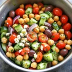 - 1 Dose (425 g) Kichererbsen, gut gespült und abgetropft - 1 Tasse Kirschtomaten, halbiert - 1 Salatgurke, gewürfelt Kichererbsen sind die Basis des Salats. Sie sind nahrhaft und geben eine tolle Textur. Kirschtomaten bringen Süße und Farbe. Die Salatgurke sorgt für Frische und Crunch. - 1/2 rote Zwiebel, fein gehackt - 1/3 Tasse Kalamata-Oliven, entsteint und in Scheiben geschnitten - 1 Tasse Feta-Käse, zerbröselt Die rote Zwiebel fügt einen scharfen Geschmack hinzu. Kalamata-Oliven bringen salzige und herzhafte Noten. Feta-Käse gibt dem Salat eine cremige Konsistenz und einen salzigen Kick. - 1/4 Tasse frische Petersilie, gehackt - 1 Teelöffel getrockneter Oregano - 3 Esslöffel Olivenöl - 2 Esslöffel Zitronensaft - Salz und Pfeffer nach Geschmack Petersilie bringt einen frischen, kräuterigen Geschmack. Oregano ist klassisch in der mediterranen Küche und rundet die Aromen ab. Olivenöl und Zitronensaft sorgen für eine leichte, frische Vinaigrette. Salz und Pfeffer bringen alle Geschmäcker zusammen. Schritt 1: Kichererbsen und Gemüse vermengen Nehmen Sie eine große Schüssel. Geben Sie die Kichererbsen hinein. Fügen Sie die halbierten Kirschtomaten, die gewürfelte Gurke, die gehackte rote Zwiebel und die Kalamata-Oliven hinzu. Rühren Sie alles gut um, sodass sich die Gemüse gut vermischen. Schritt 2: Feta und Petersilie hinzufügen Jetzt kommt der star des Gerichts: der Feta-Käse. Zerbröseln Sie ihn und fügen Sie ihn in die Schüssel hinzu. Mischen Sie auch die frische Petersilie unter. Seien Sie vorsichtig, damit der Feta nicht zu sehr zerdrückt wird. Schritt 3: Dressing zubereiten Für das Dressing nehmen Sie eine kleine Schüssel. Geben Sie Olivenöl, Zitronensaft, getrockneten Oregano, Salz und Pfeffer hinein. Verquirlen Sie alles gut, bis es gut vermischt ist. Schritt 4: Dressing über den Salat gießen Gießen Sie das Dressing über die Salatmischung. Rühren Sie vorsichtig um, sodass das Dressing alle Zutaten gleichmäßig umhüllt. Schritt 5: Aromen ziehen lassen Lassen Sie den Salat für etwa 10 Minuten stehen. So können sich die Aromen gut entfalten. Schritt 6: Abschmecken und servieren Probieren Sie den Salat. Fügen Sie bei Bedarf mehr Salz oder Pfeffer hinzu. Servieren Sie ihn kühl oder bei Zimmertemperatur. Guten Appetit! - Verwendung von frischen Zutaten Frische Zutaten machen den Salat lebendig. Wählen Sie reife Kirschtomaten und knackige Gurken. Diese Farben und Texturen helfen, den Geschmack zu heben. - Anleitungen für die Vorbereitung der Kichererbsen Für beste Ergebnisse verwenden Sie Kichererbsen aus der Dose. Spülen Sie sie gut ab, um den Salzgehalt zu reduzieren. Das Abtropfen sorgt dafür, dass der Salat nicht wässrig wird. - Ideale Serviertemperatur Servieren Sie den Salat bei Zimmertemperatur. So kommen die Aromen besser zur Geltung. Wenn Sie ihn kühl genießen möchten, lassen Sie ihn nicht zu lange im Kühlschrank. - Perfektes Anrichten des Salats Nutzen Sie eine große Schüssel oder einen tiefen Teller. Schichten Sie die Zutaten schön übereinander. Ein hübsches Anrichten macht den Salat noch ansprechender. - Nährstoffreiche Inhalte Dieser Salat ist voll von Vitaminen und Ballaststoffen. Kichererbsen bieten viel Eiweiß und Eisen. Feta-Käse liefert Kalzium, das wichtig für die Knochen ist. - Vorteile von Kichererbsen und Feta Kichererbsen unterstützen die Verdauung und halten lange satt. Feta bringt gesunde Fette mit. Zusammen helfen sie, das Herz gesund zu halten. {{image_4}} Du kannst den mediterranen Kichererbsen-Feta-Salat einfach anpassen. Füge Avocado hinzu, um eine cremige Textur zu bekommen. Avocado bringt gesunde Fette und einen reichen Geschmack. Paprika passt auch gut. Sie fügt Farbe und einen süßen Crunch hinzu. Wenn du eine vegane Option suchst, nutze veganen Feta. Dieser Käse aus Nüssen oder Soja schmeckt toll und macht den Salat leicht. Saisonales Gemüse bringt frische Aromen in deinen Salat. Im Sommer sind Zucchini und Radieschen eine gute Wahl. Im Herbst kannst du Kürbiswürfel oder Rote Bete verwenden. Regionales Gemüse macht den Salat besonders. Nutze, was du lokal findest. Das sorgt für einen tollen Geschmack und unterstützt die Umwelt. Der mediterrane Kichererbsen-Feta-Salat bleibt frisch im Kühlschrank. In einem luftdichten Behälter hält er bis zu drei Tage. Achte darauf, den Salat gut zu verschließen, damit er nicht austrocknet. Wenn du den Salat aufwärmen möchtest, empfehle ich, ihn nicht zu erhitzen. Er schmeckt am besten kalt oder bei Zimmertemperatur. Du kannst viele Zutaten im Voraus vorbereiten. Spüle die Kichererbsen und schneide die Gurke und die Zwiebel. Das spart Zeit am Tag, an dem du den Salat servierst. Die geschnittenen Zutaten bleiben frisch, wenn du sie in einem Behälter im Kühlschrank aufbewahrst. Für Meal Prepping kannst du den Salat auch ganz zubereiten und ihn in Portionen aufteilen. So hast du gesunde Mahlzeiten für die ganze Woche. Beachte jedoch, dass das Dressing erst kurz vor dem Servieren hinzugefügt werden sollte. So bleibt der Salat knackig und frisch. Der Salat bleibt im Kühlschrank etwa 3 bis 5 Tage frisch. Bewahre ihn in einem luftdichten Behälter auf. So bleibt der Geschmack gut. Wenn die Kichererbsen und das Gemüse frisch sind, hält der Salat länger. Ja, du kannst diesen Salat leicht anpassen. Füge Avocado oder Paprika hinzu für mehr Geschmack. Du kannst auch andere Käsesorten verwenden, wenn du keinen Feta magst. Experimentiere mit frischen Kräutern wie Basilikum oder Minze. Ja, dieser Salat ist glutenfrei. Alle Zutaten sind frei von Gluten. Kichererbsen, Gemüse und Feta sind sichere Optionen für glutenfreie Ernährung. Prüfe immer die Etiketten, um sicherzugehen. Dieser Artikel gibt Ihnen alle Informationen, die Sie für einen leckeren Kichererbsensalat brauchen. Wir haben die wichtigsten Zutaten durchgegangen. Die Schritt-für-Schritt-Anleitung macht die Zubereitung einfach. Tipps und Tricks helfen Ihnen, den Salat optimal zu genießen. Variationen und Lagerinformationen bieten zusätzliche Möglichkeiten. Verwenden Sie frische Zutaten, und genießen Sie die gesundheitlichen Vorteile. Dieser Salat ist nicht nur nahrhaft, sondern auch flexibel anpassbar. Bleiben Sie kreativ und probieren Sie verschiedene Varianten aus, um Ihrem Geschmack gerecht zu werden.